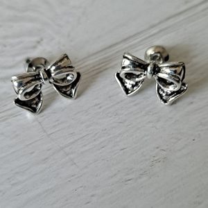 Fashion Silver Bows Shaped Earrings.